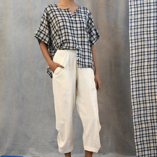 Obi tuck pants kora off-white styled front view