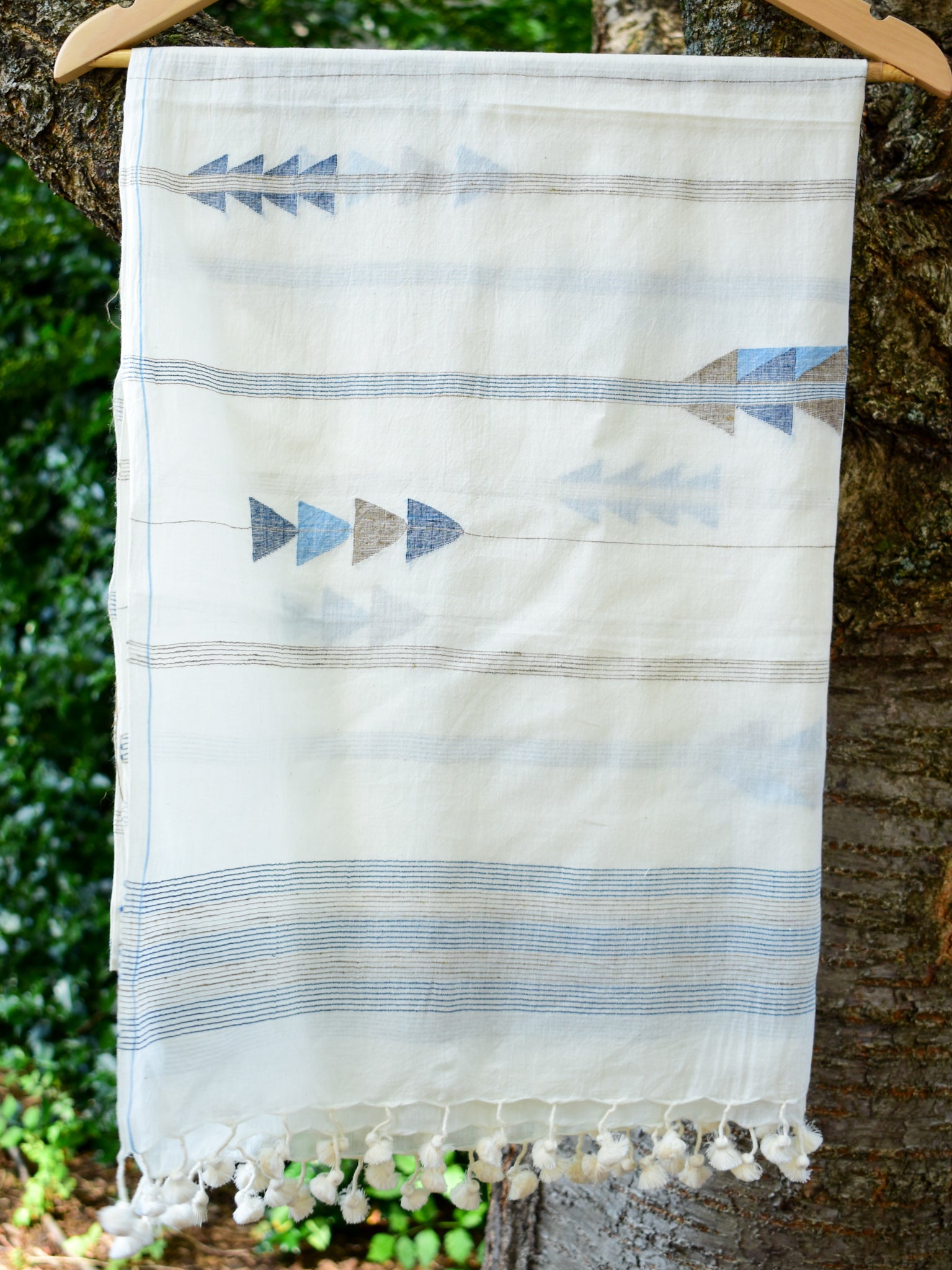 White Gold — Khadi Jamdani Stole — Gold and Blue Inlay — texture detail