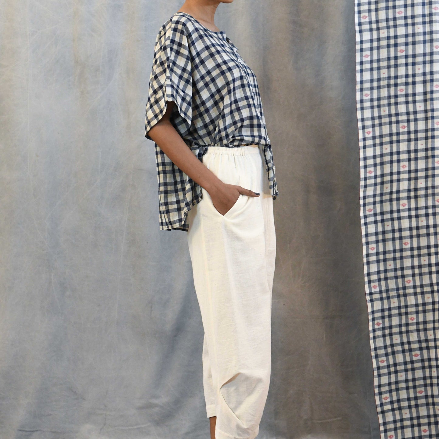 Obi tuck pants kora off-white detail