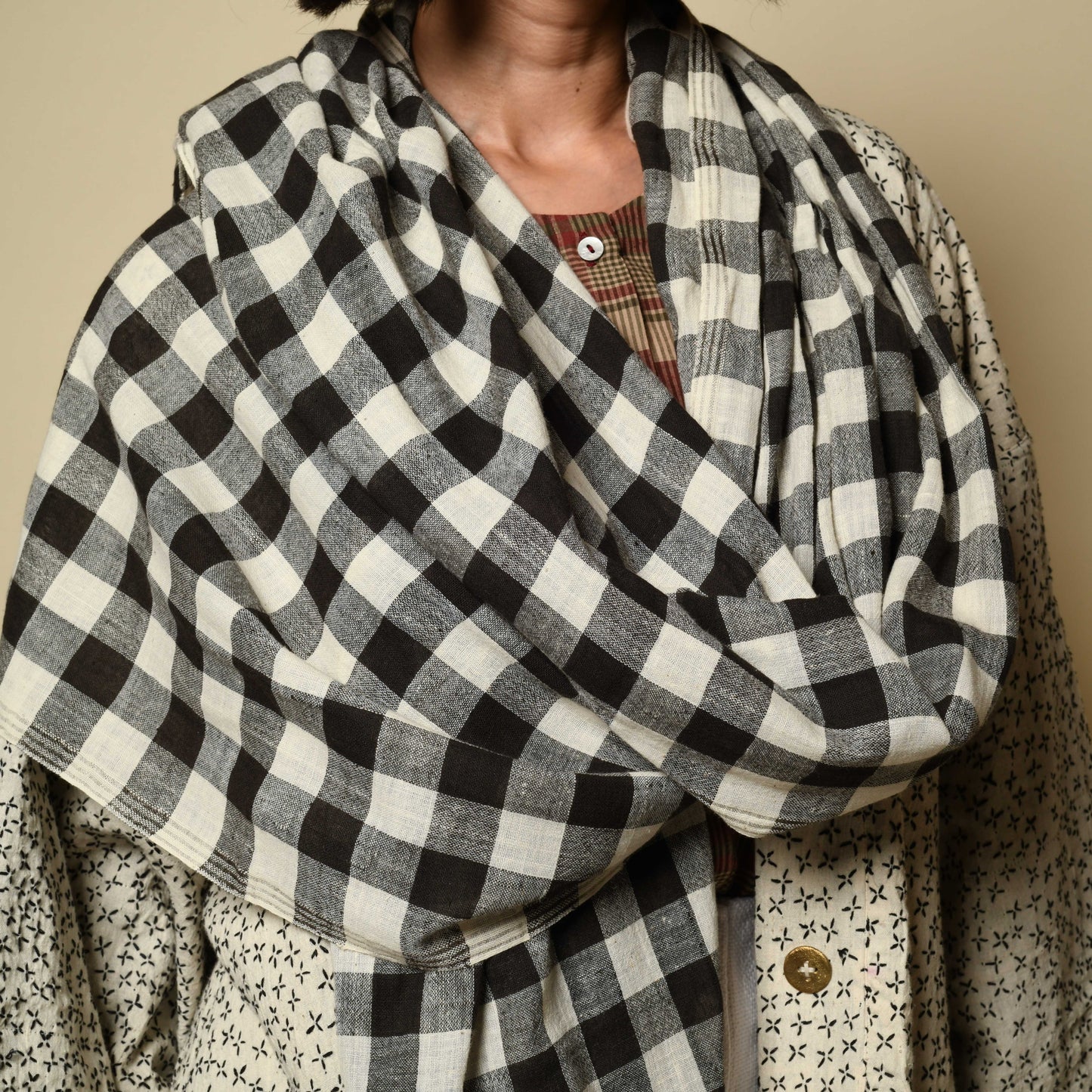 Gamcha cotton scarf black and white check detail