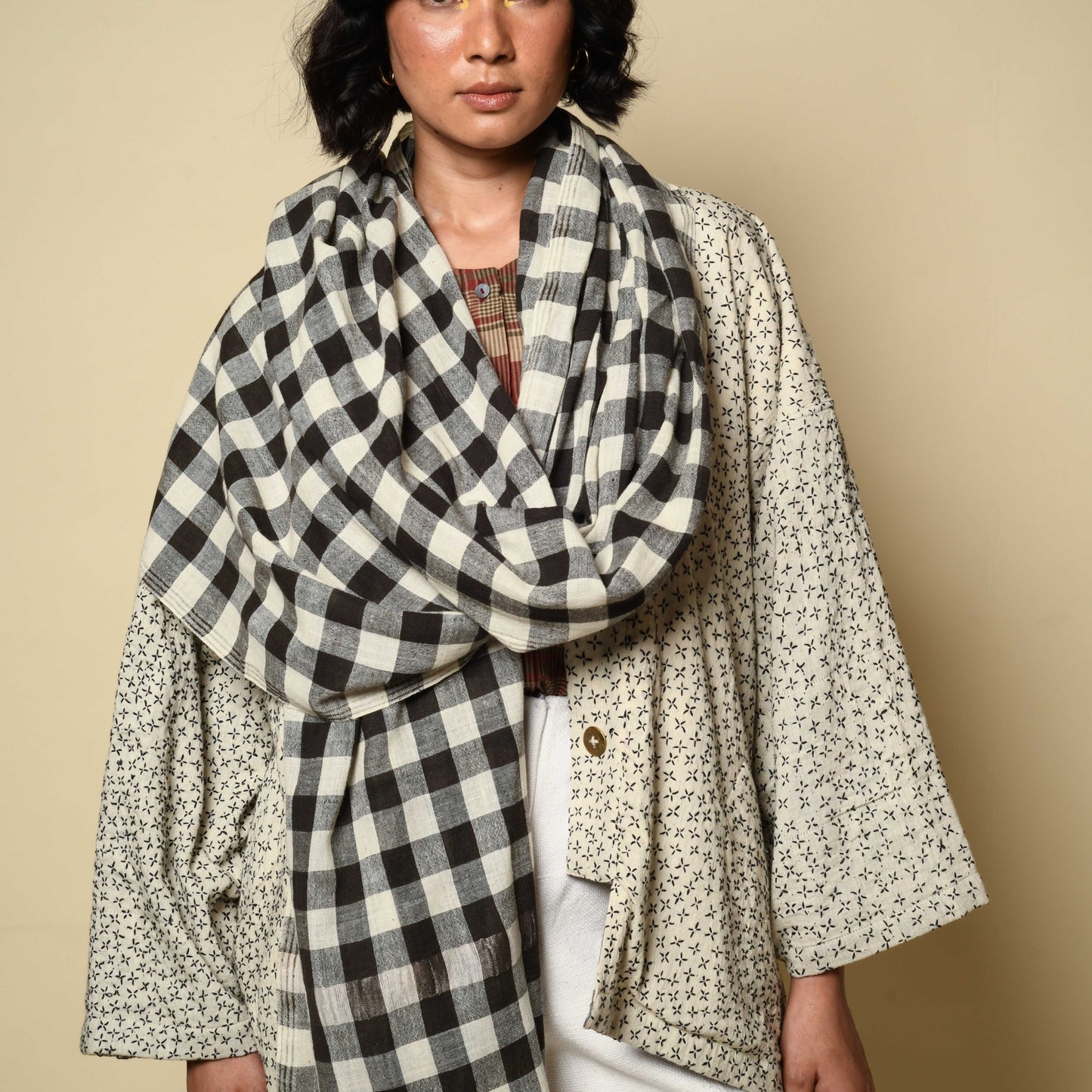 Gamcha cotton scarf in black and white checks, handwoven in Maheshwar